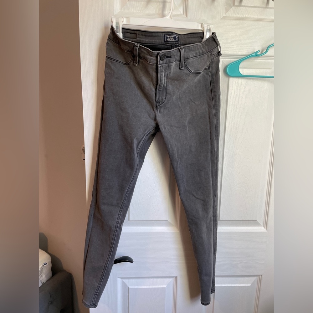 Abercrombie & Fitch | Low Rise Gray Skinny Jeggings | Size 28/6s